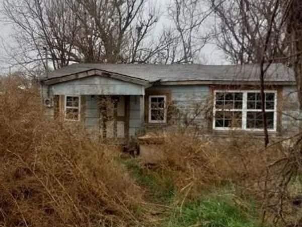 808 N Garfield Avenue, Rotan, TX 79546