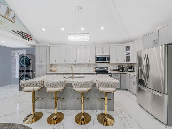 158 Mohawk Street , Ronkonkoma, NY 11779