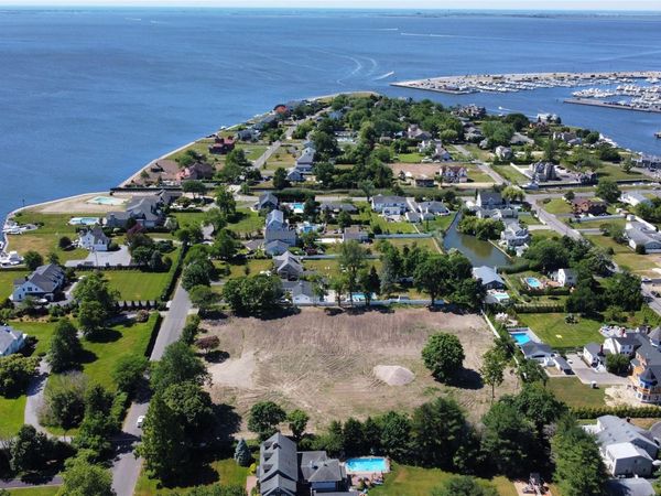 100A Awixa Avenue, Bay Shore, NY 11706