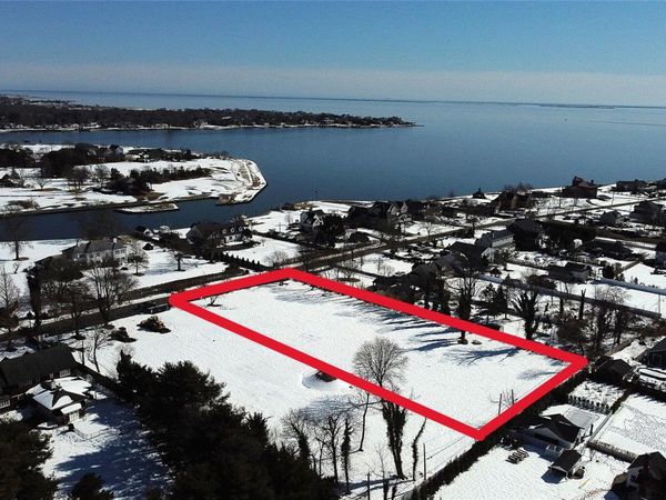 100 Awixa Avenue , Bay Shore, NY 11706