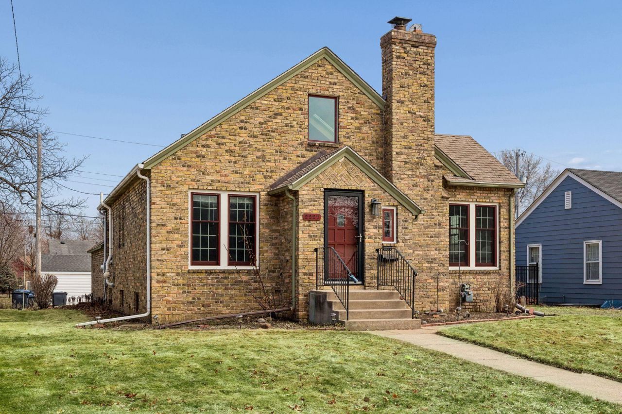 2227 Roosevelt Street Ne, Minneapolis, MN 55418 Main Photo