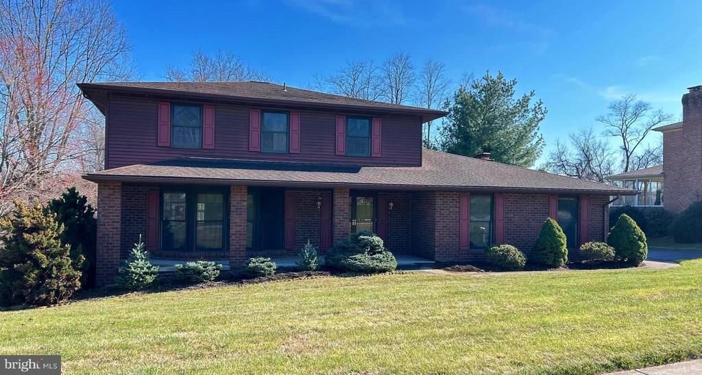 3745 STARVIEW DRIVE, YORK, PA 17402