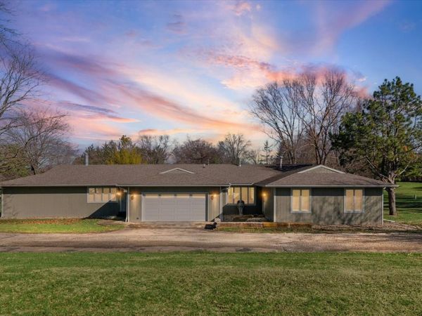 1902 Golf Drive , Mahomet, IL 61853