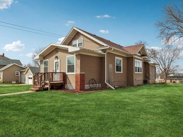 204 W Maple Street, Williamsburg, IA 52361