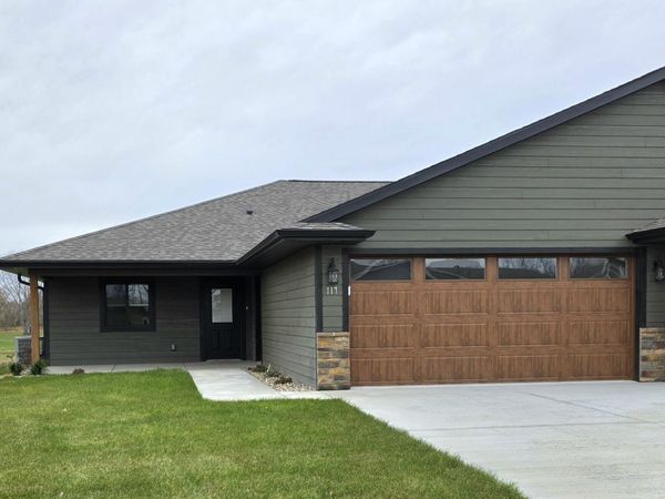 119 N Fairway St, Howard, SD 57349