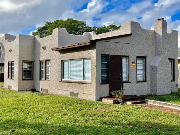 5555 Garden Avenue, West Palm Beach, FL 33405