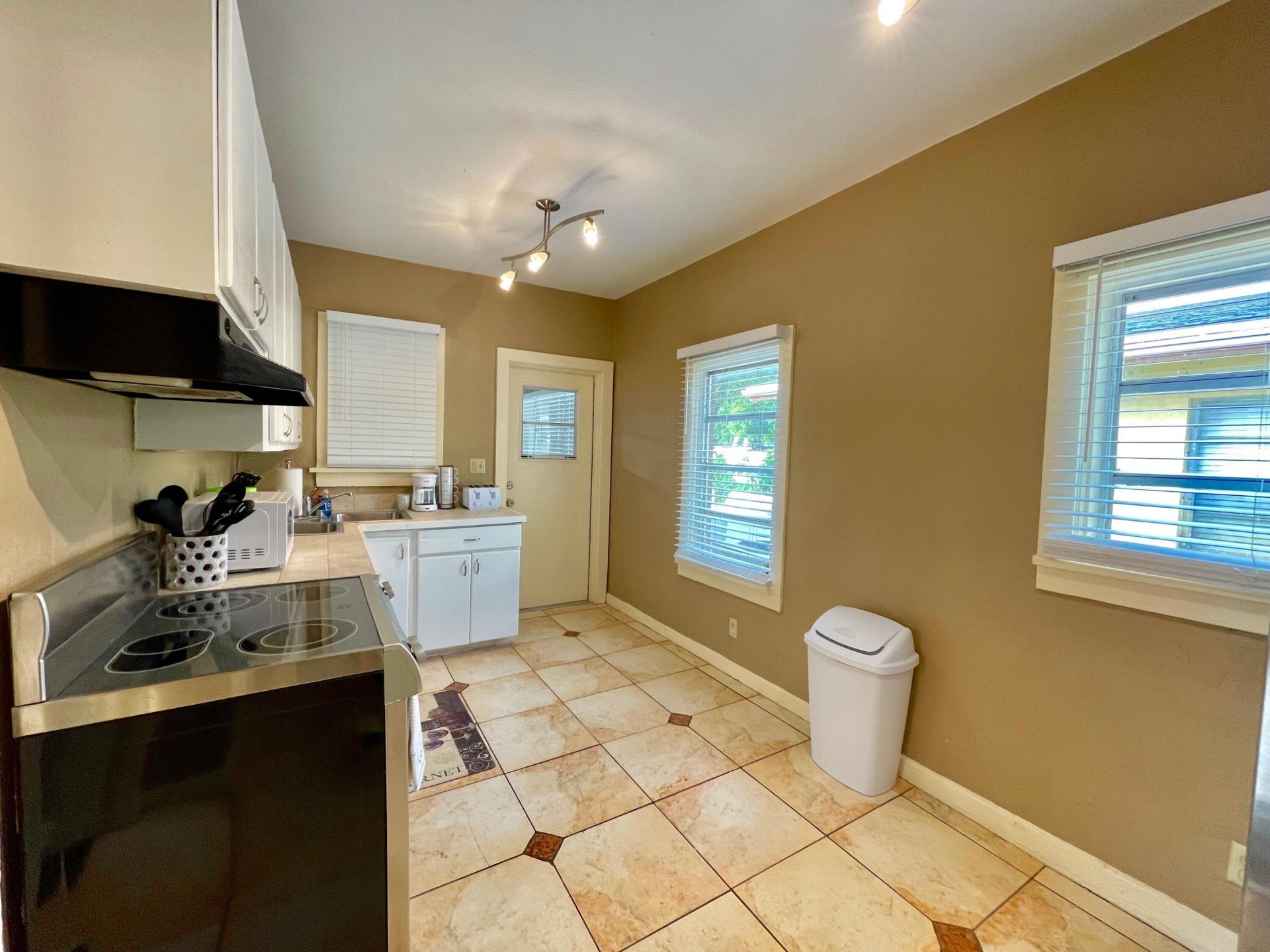 5555 Garden Avenue, West Palm Beach, FL 33405 Photo