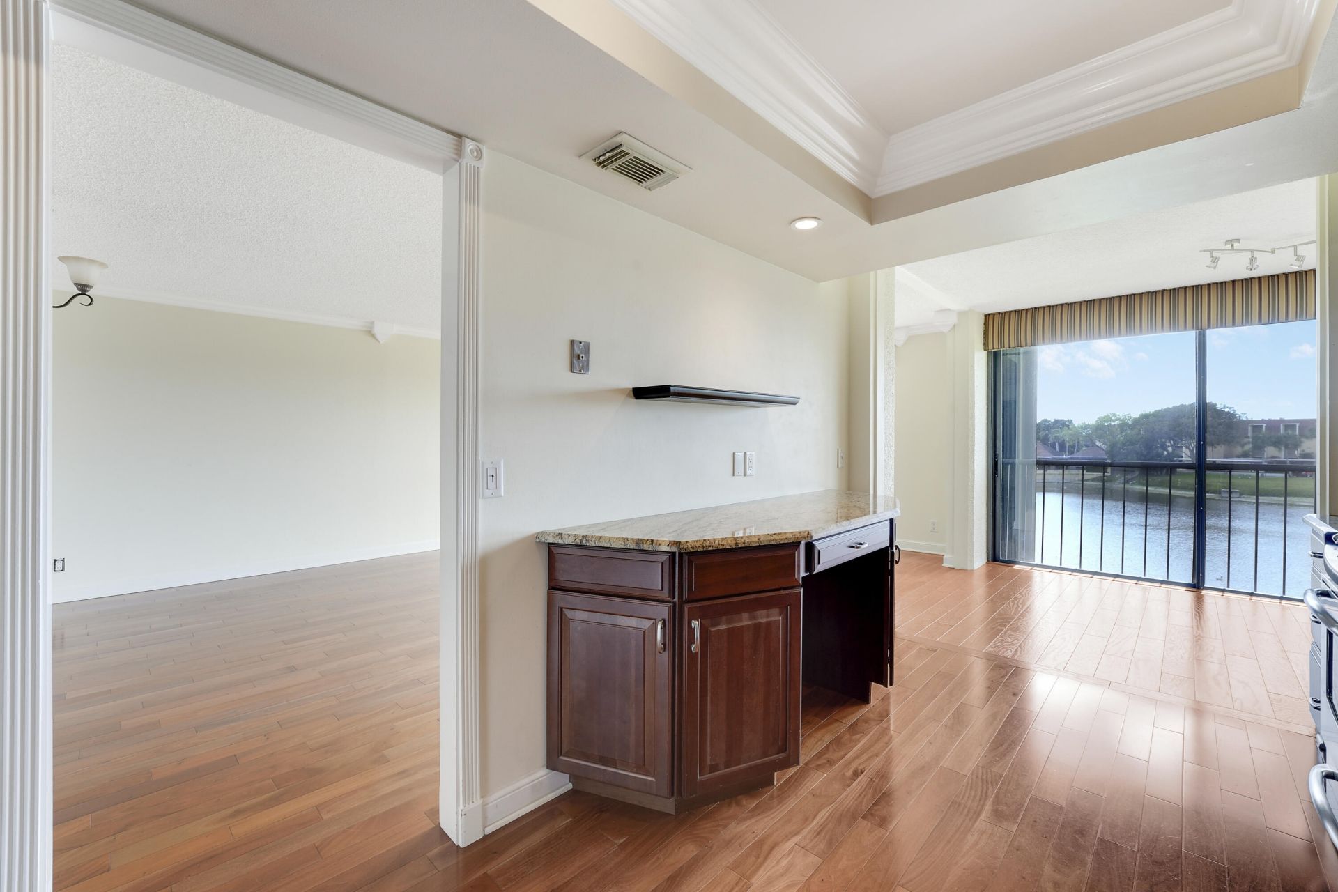 5344 Woodland Lakes Drive, Unit 323, Palm Beach Gardens, FL 33418 Photo