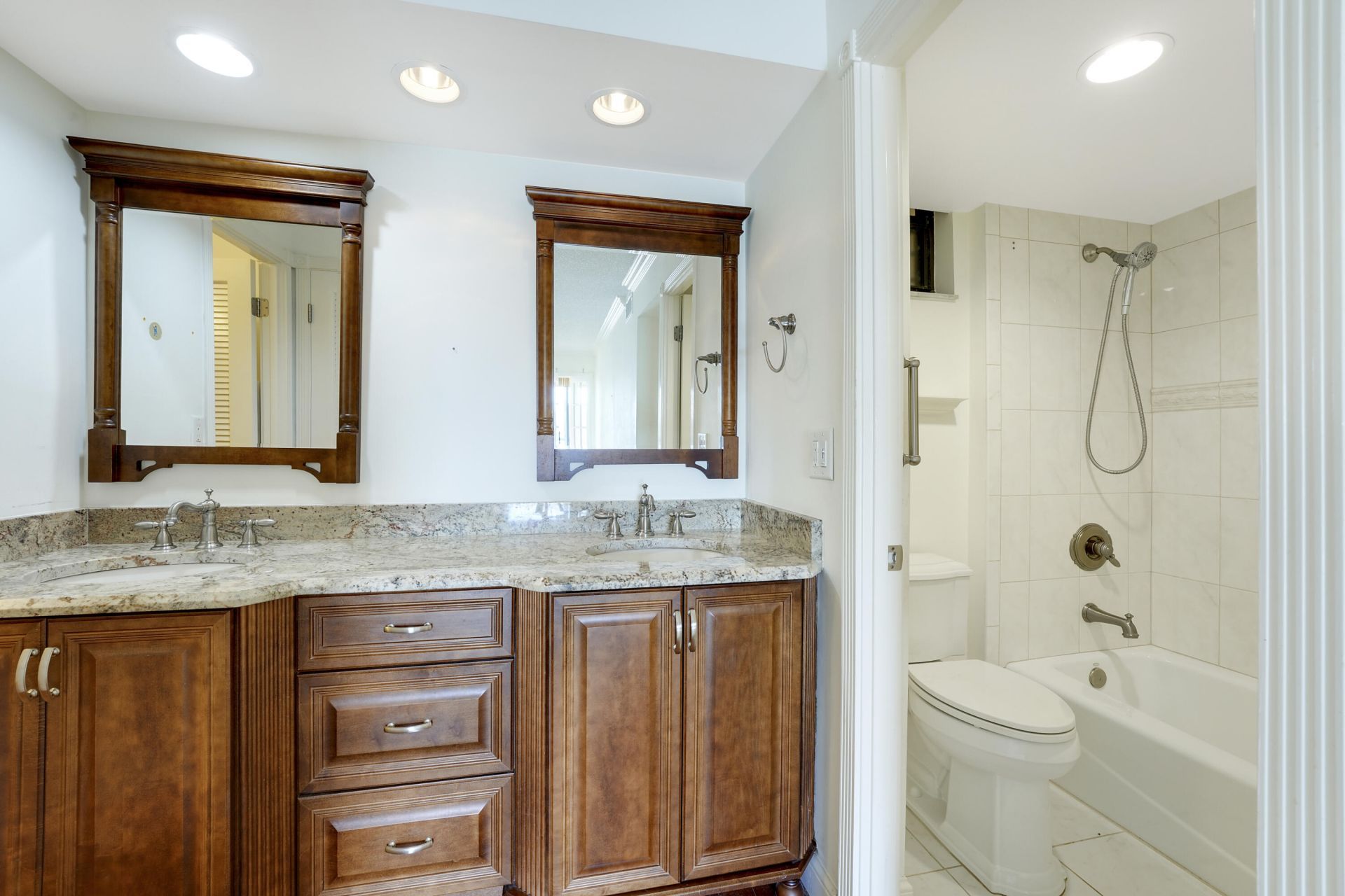 5344 Woodland Lakes Drive, Unit 323, Palm Beach Gardens, FL 33418 Photo
