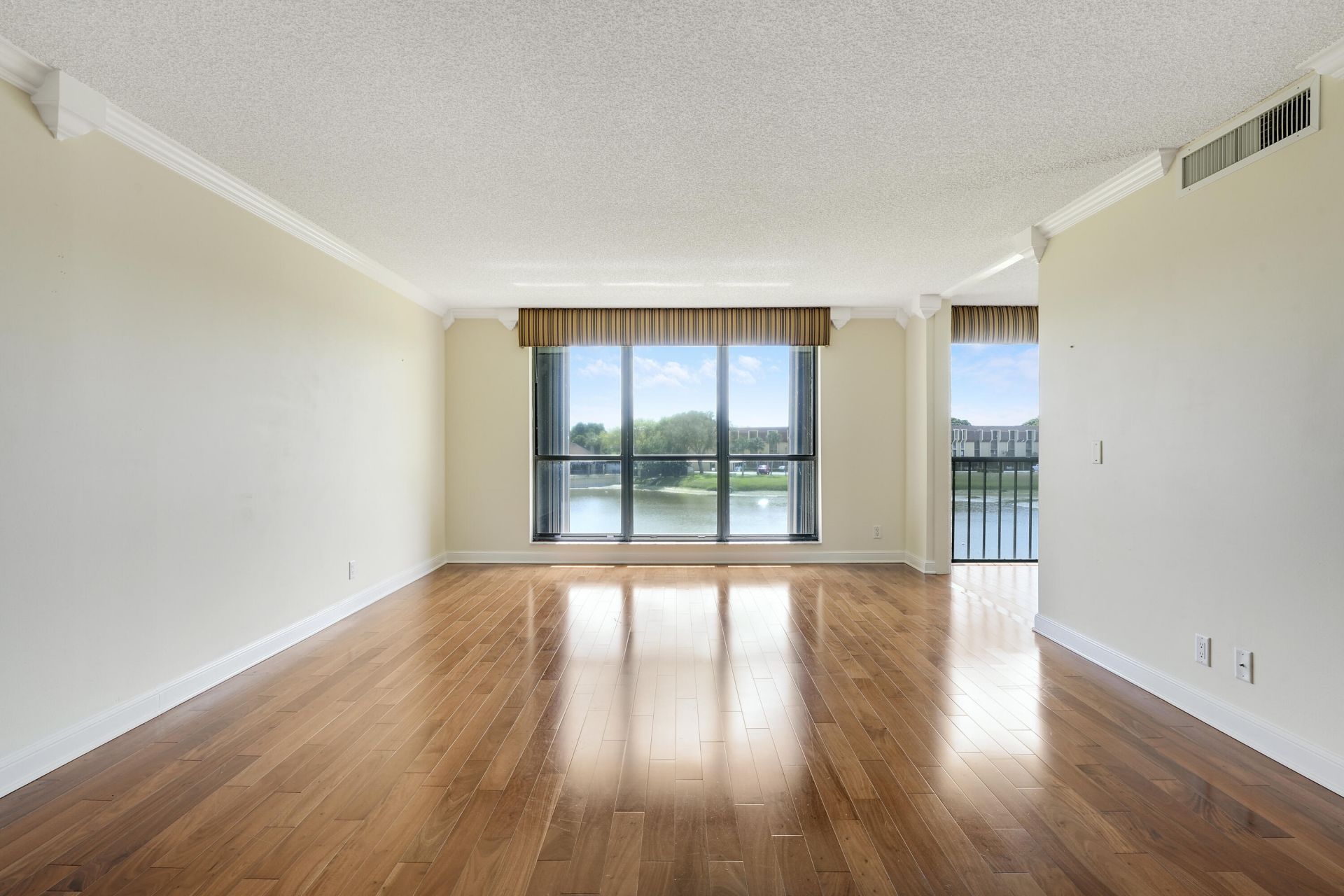 5344 Woodland Lakes Drive, Unit 323, Palm Beach Gardens, FL 33418 Photo