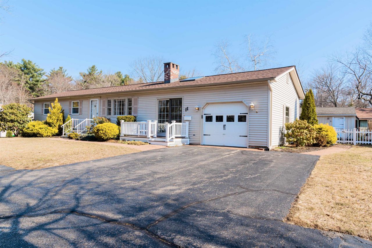 11 Suzanne Drive, Portsmouth, NH 03801 Main Photo