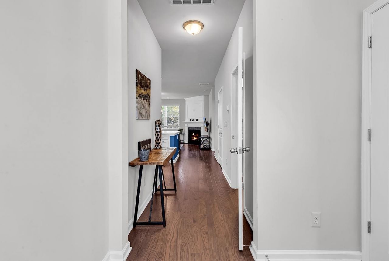 1330 Reflection Pond Dr. Photo 5