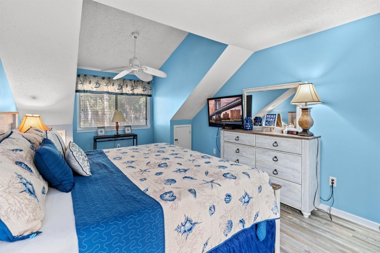 400 Melrose Pl.  Photo 11