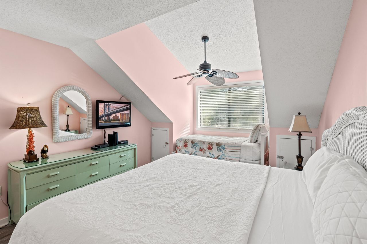 400 Melrose Pl.  Photo 15