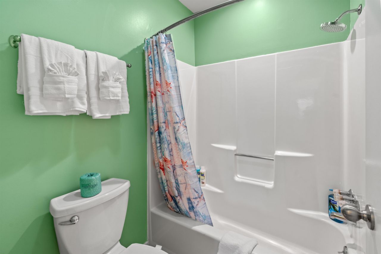 400 Melrose Pl.  Photo 17