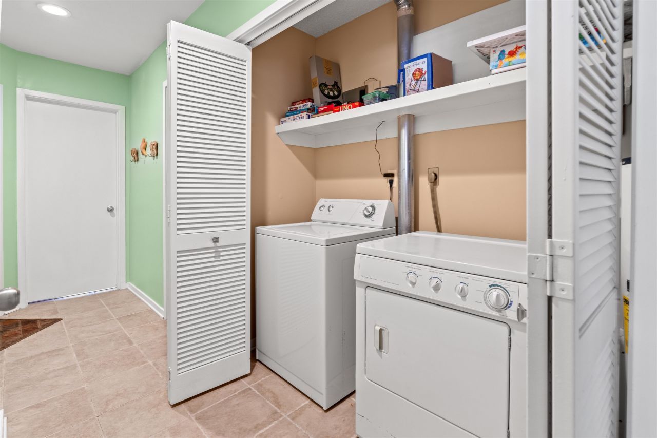 400 Melrose Pl.  Photo 19