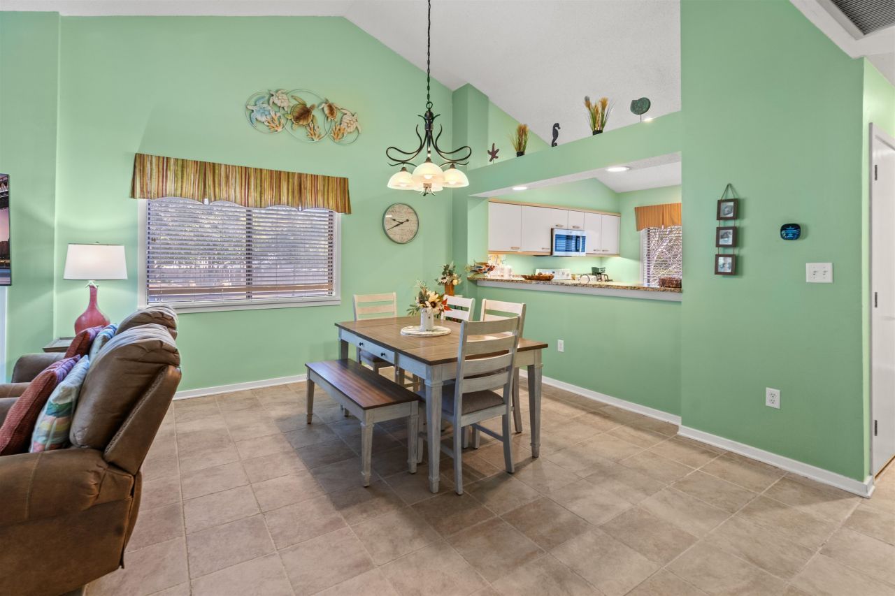 400 Melrose Pl.  Photo 4