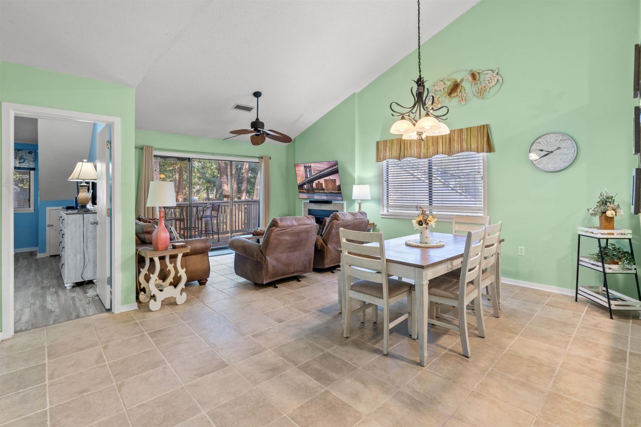 400 Melrose Pl.  Photo 5