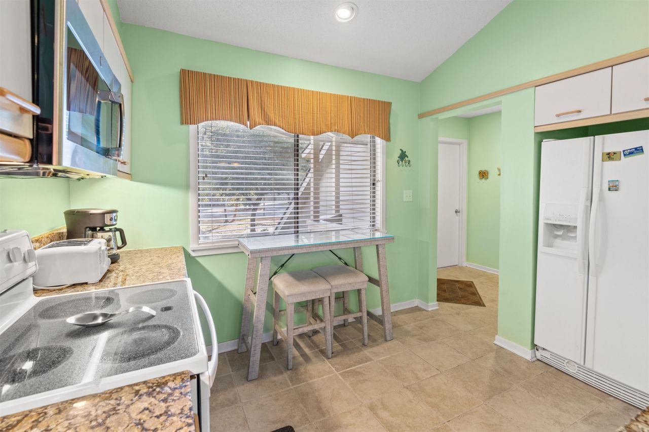 400 Melrose Pl.  Photo 7