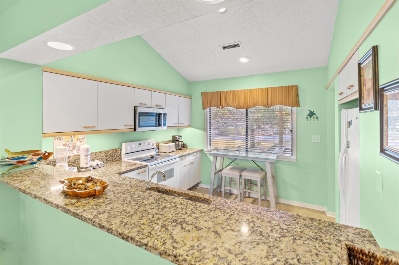 400 Melrose Pl.  Photo 8