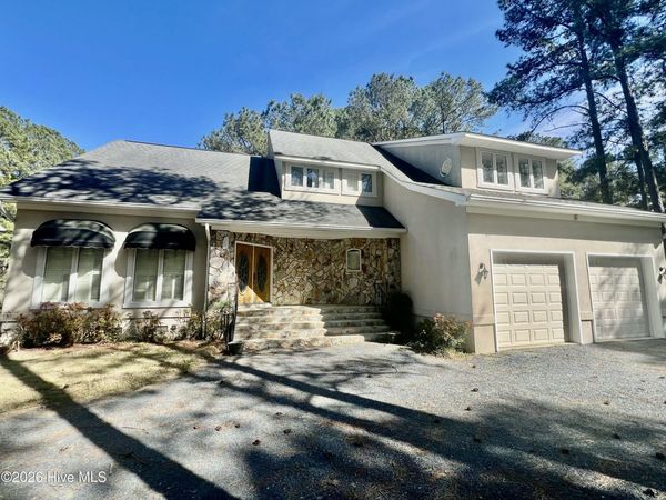 609 Cottonwood Court, Vass, NC 28394