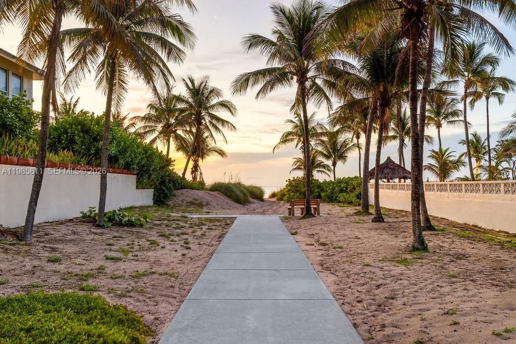 305 Briny Ave, Unit 405, Pompano Beach, FL 33062 Photo