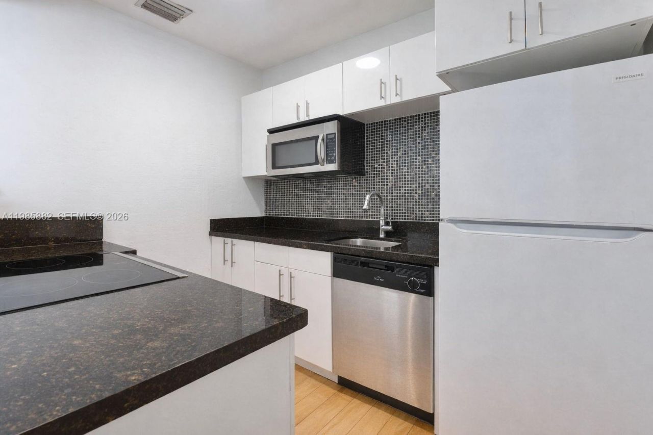 1001 7th St , Unit 202, Miami Beach, FL 33139 Photo