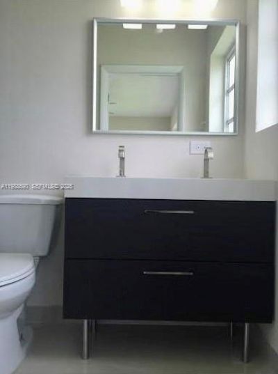 740 NE 179 Te, North Miami Beach, FL 33162 Photo