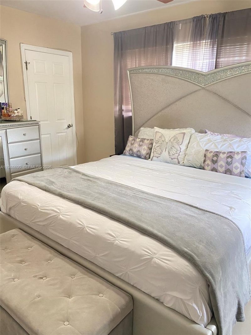740 NE 179 Te, North Miami Beach, FL 33162 Photo