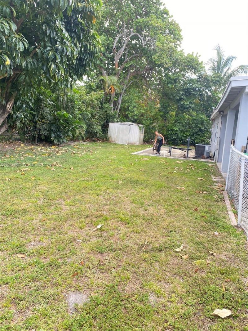 740 NE 179 Te, North Miami Beach, FL 33162 Photo