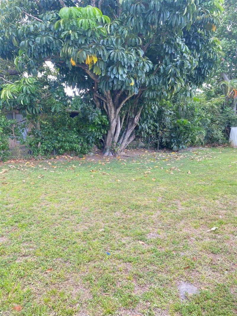 740 NE 179 Te, North Miami Beach, FL 33162 Photo