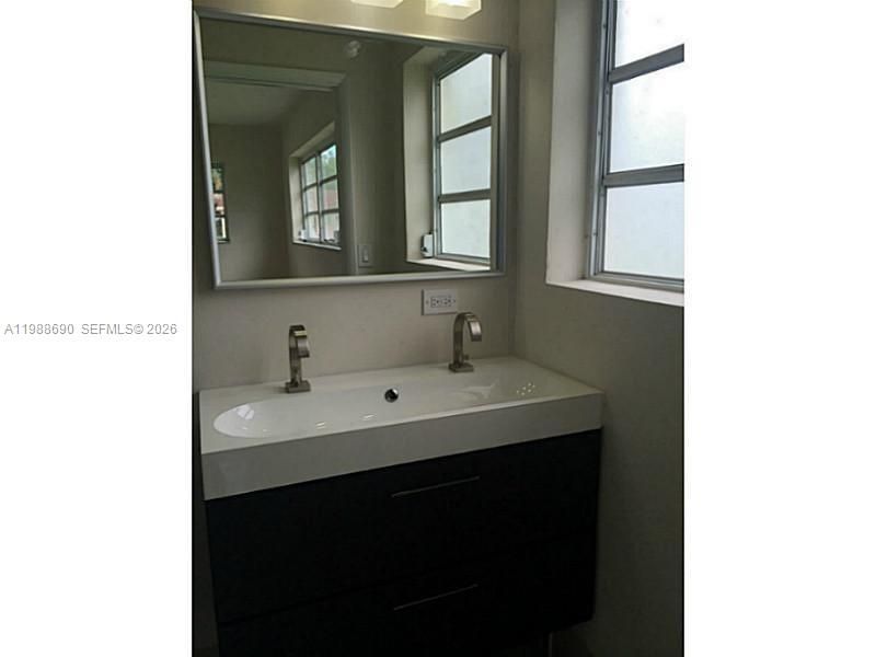 740 NE 179 Te, North Miami Beach, FL 33162 Photo