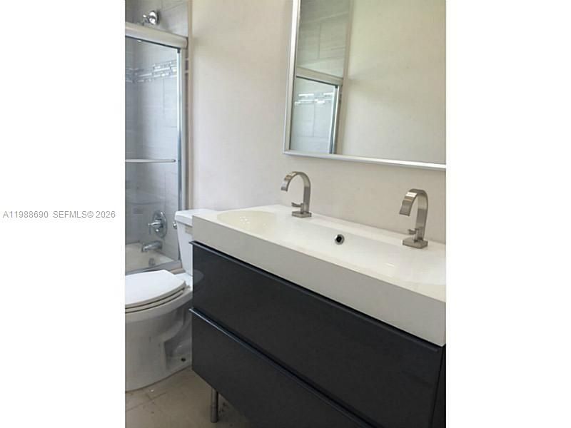 740 NE 179 Te, North Miami Beach, FL 33162 Photo
