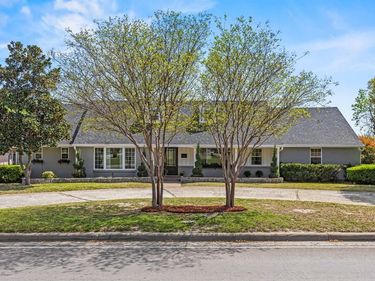 1636 W Red Bird Lane, Dallas, TX 75232