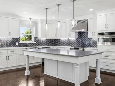 1636 W Red Bird Lane, Dallas, TX 75232