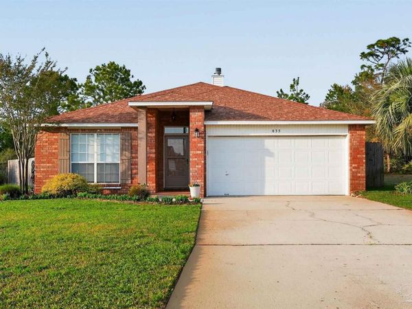 835 Ebb Tide Dr, Pensacola, FL 32507