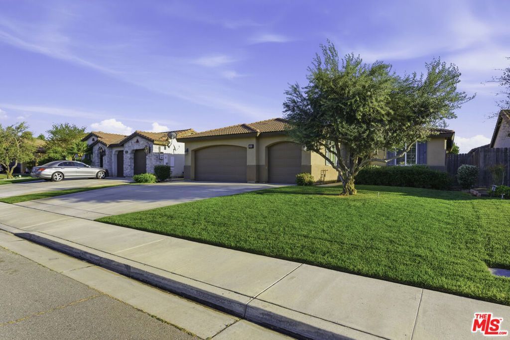 5805 Moonstone Peak Drive, Bakersfield, CA 93313 Main Photo