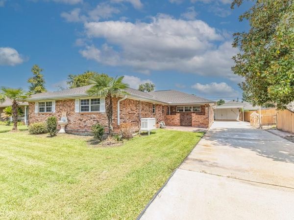 7 GREENWOOD Drive , Destrehan, LA 70047