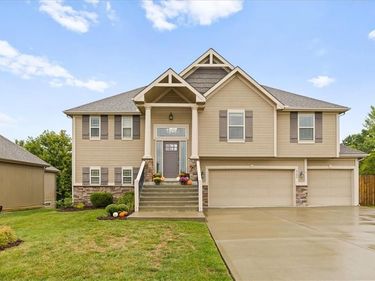 8204 NW 74th Street, Kansas City, MO 64152