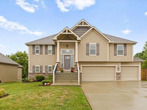 8204 NW 74th Street, Kansas City, MO 64152