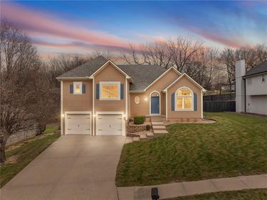 5217 S Powell Avenue, Blue Springs, MO 64015