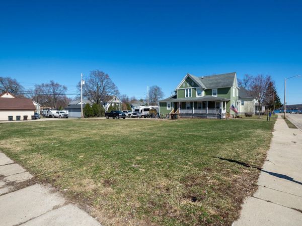 300 Lake St, Salem Lakes, WI 53170