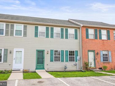 5 OXWOOD CIRCLE, NEW OXFORD, PA 17350