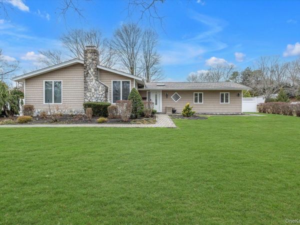 9 Lauren Avenue, Dix Hills, NY 11746