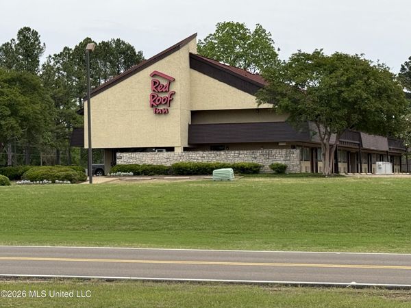 810 Adcock Street, Ridgeland, MS 39157