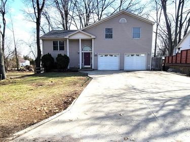 890 Tyrone Avenue, Waterford Twp, MI 48328