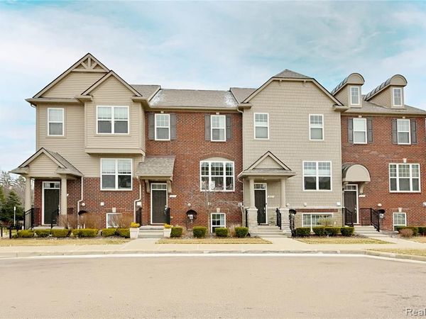 2817 Hartwick Drive, Rochester Hills, MI 48307