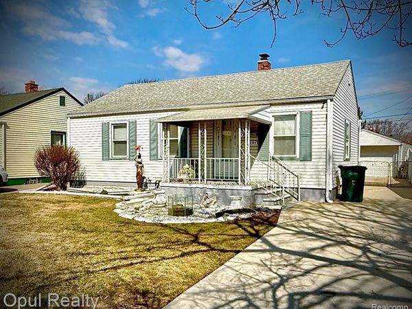 2084 New York Avenue, Lincoln Park, MI 48146