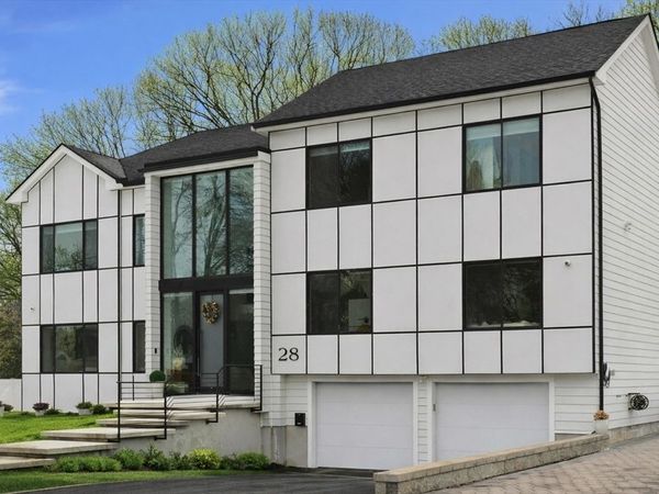 28 Bancroft St, Lynnfield, MA 01940