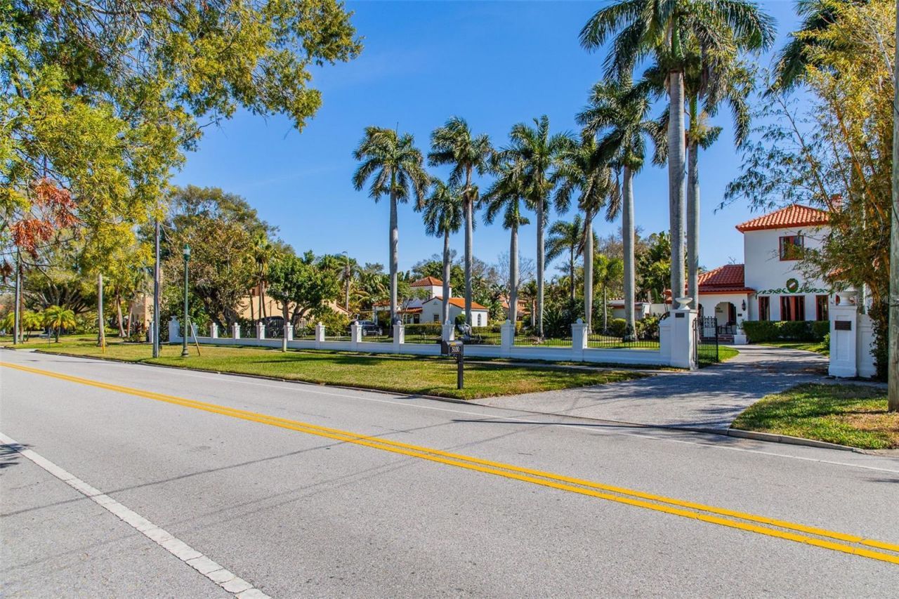 5013 Bay Shore Road, Sarasota, FL 34234 Photo